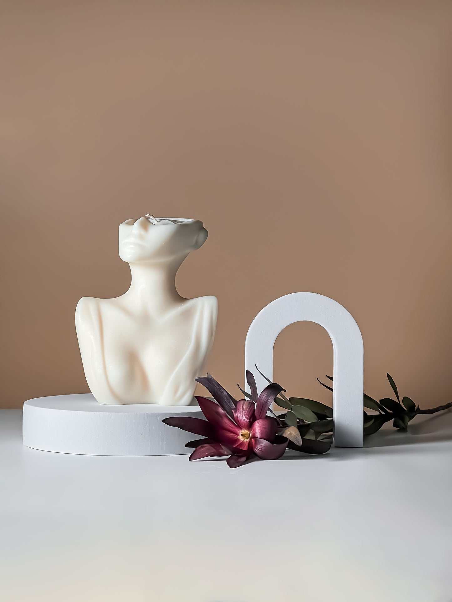 Experience the power of femininity with our Femme Fatal candle. Perfect for gifting or adding a touch of elegance to your home decor. Embrace female empowerment with every burn