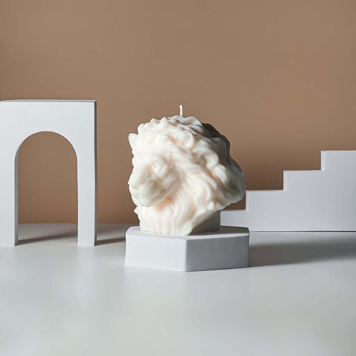 Experience the majestic scent of The Great Lion with our premium candle. Perfect for home decor or as a thoughtful gift. A symbol of British strength and courage